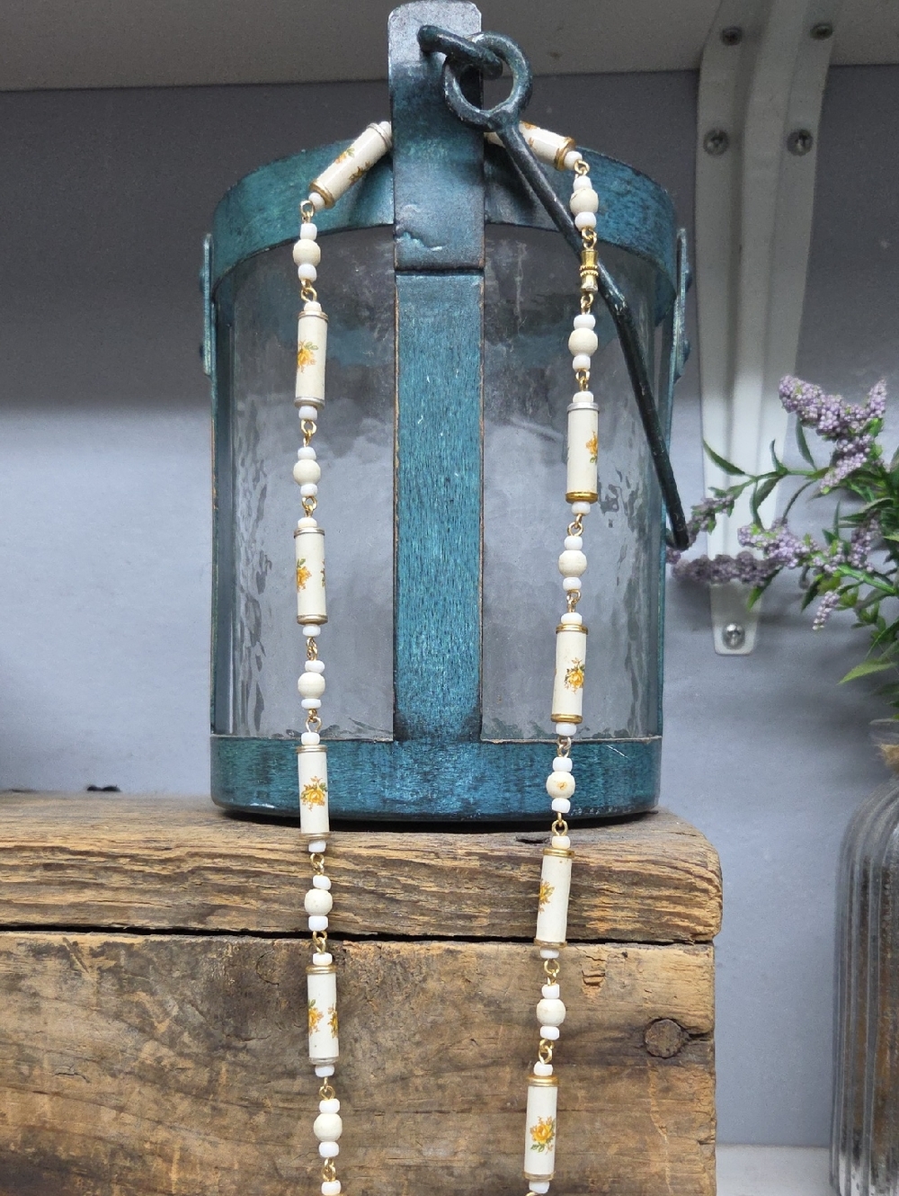 Vintage Hand Painted White and Gold Floral Beaded Necklace - Picture 2 of 5